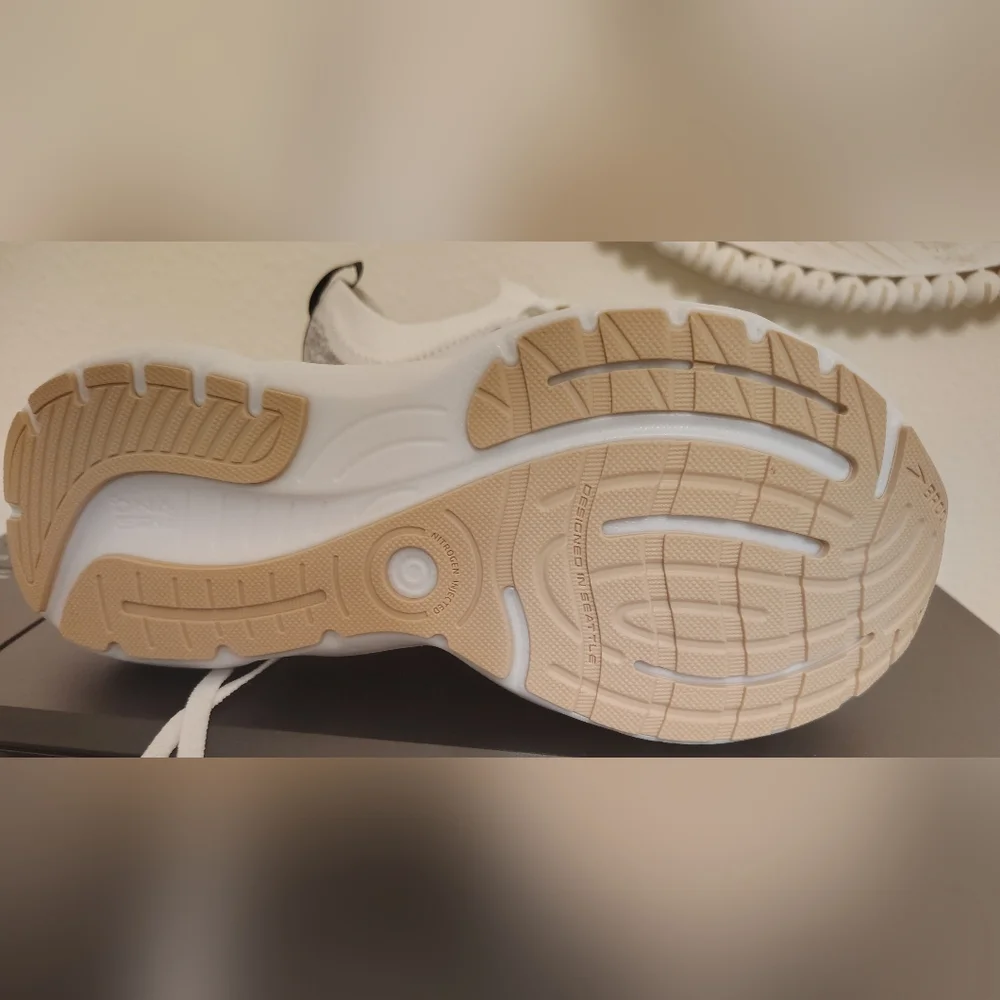 NEW Brooks White and Black Running Shoes size 9. No tag. No box. NEW. - Picture 3 of 5